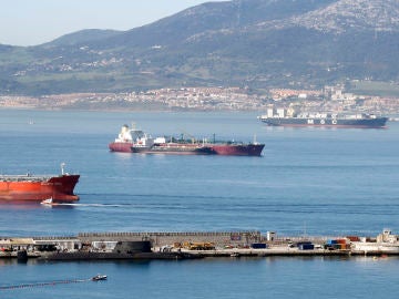 El submarino de propulsión nuclear, el 'HMS Ambush', perteneciente a la Royal Navy atracado en el puerto de Gibraltar.