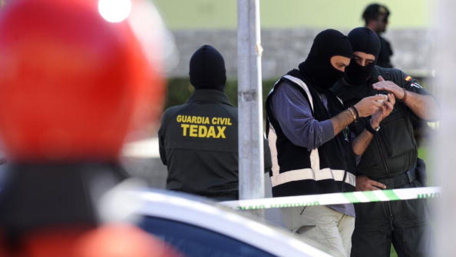 Un hombre se atrinchera en su casa y amenaza con hacer estallar una bombona de butano cuando iba a ser desahuciado