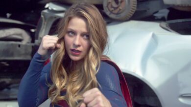 Superman salva a Supergirl