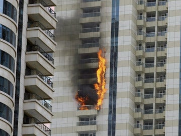 Rascacielos incendiado en Dubai