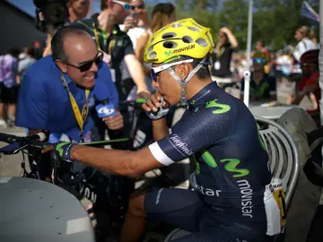 Nairo Quintana con la prensa en el Tour de Francia Nairo Quintana con la prensa en el Tour de Francia