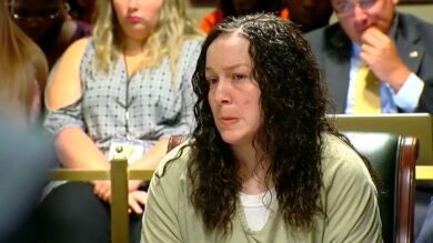 Condenan a 51 años de cárcel a una madre que dejó que violaran a su hija de 11 años a cambio de droga