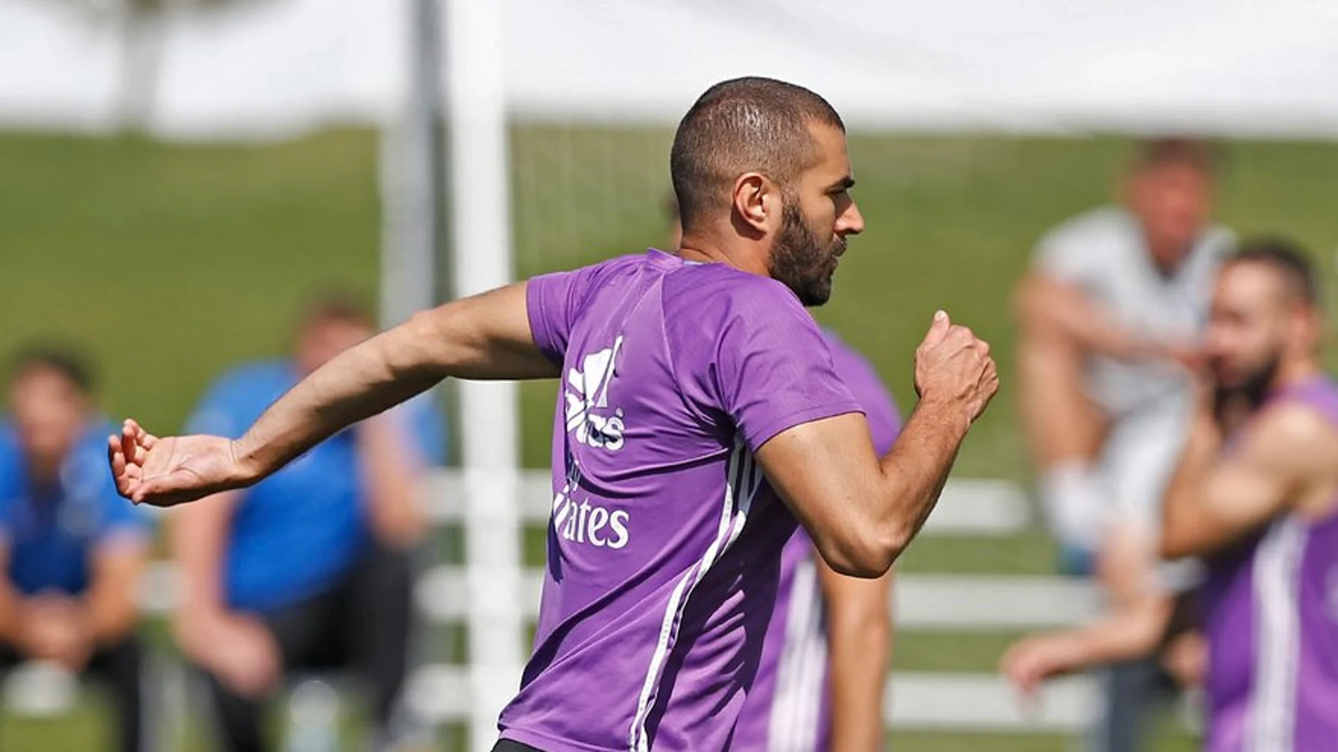 Benzema, entrenándose