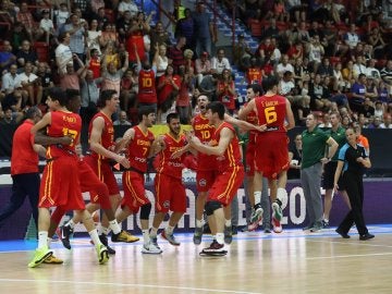 La selección sub 20 del baloncesto celebra una victoria