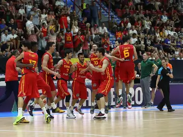 La selección sub 20 del baloncesto celebra una victoria La selección sub 20 del baloncesto celebra una victoria