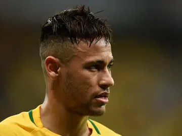 Neymar jugando con la selección brasileña Neymar jugando con la selección brasileña