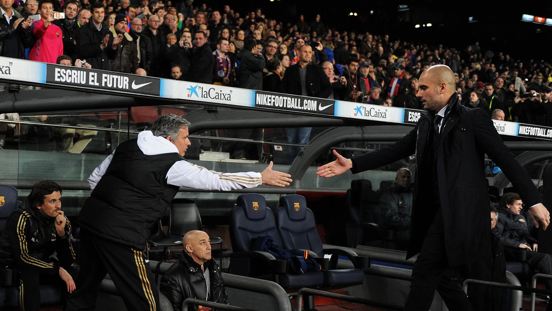 Mourinho y Guardiola dándose la mano en la final de la Copa del Rey de 2012 Mourinho y Guardiola dándose la mano en la final de la Copa del Rey de 2012