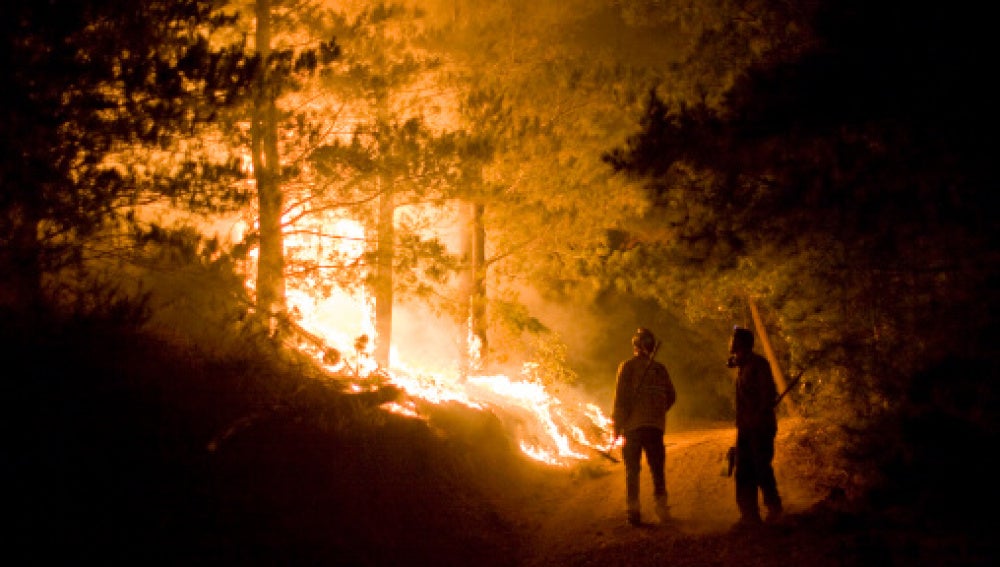 incendio forestal amenaza 1.500 viviendas en Santa Clarita