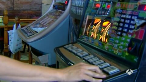 Frame 60.75361 de: ludopatas