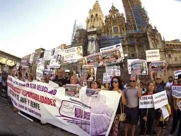 Víctimas del Alvia siniestrado en Santiago piden "justicia" Víctimas del Alvia siniestrado en Santiago piden "justicia"