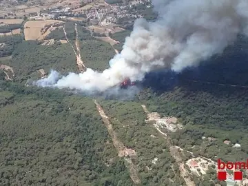 Bombers de la Generalitat trabaja en un incendio en Blanes GIRONA | EUROPA PRESS Bombers de la Generalitat trabaja en un incendio en Blanes GIRONA | EUROPA PRESS