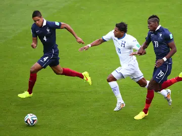 Varane y Pogba jugando juntos en la selección francesa Varane y Pogba jugando juntos en la selección francesa