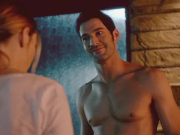 Lucifer se desnuda frente a Chloe Lucifer se desnuda frente a Chloe
