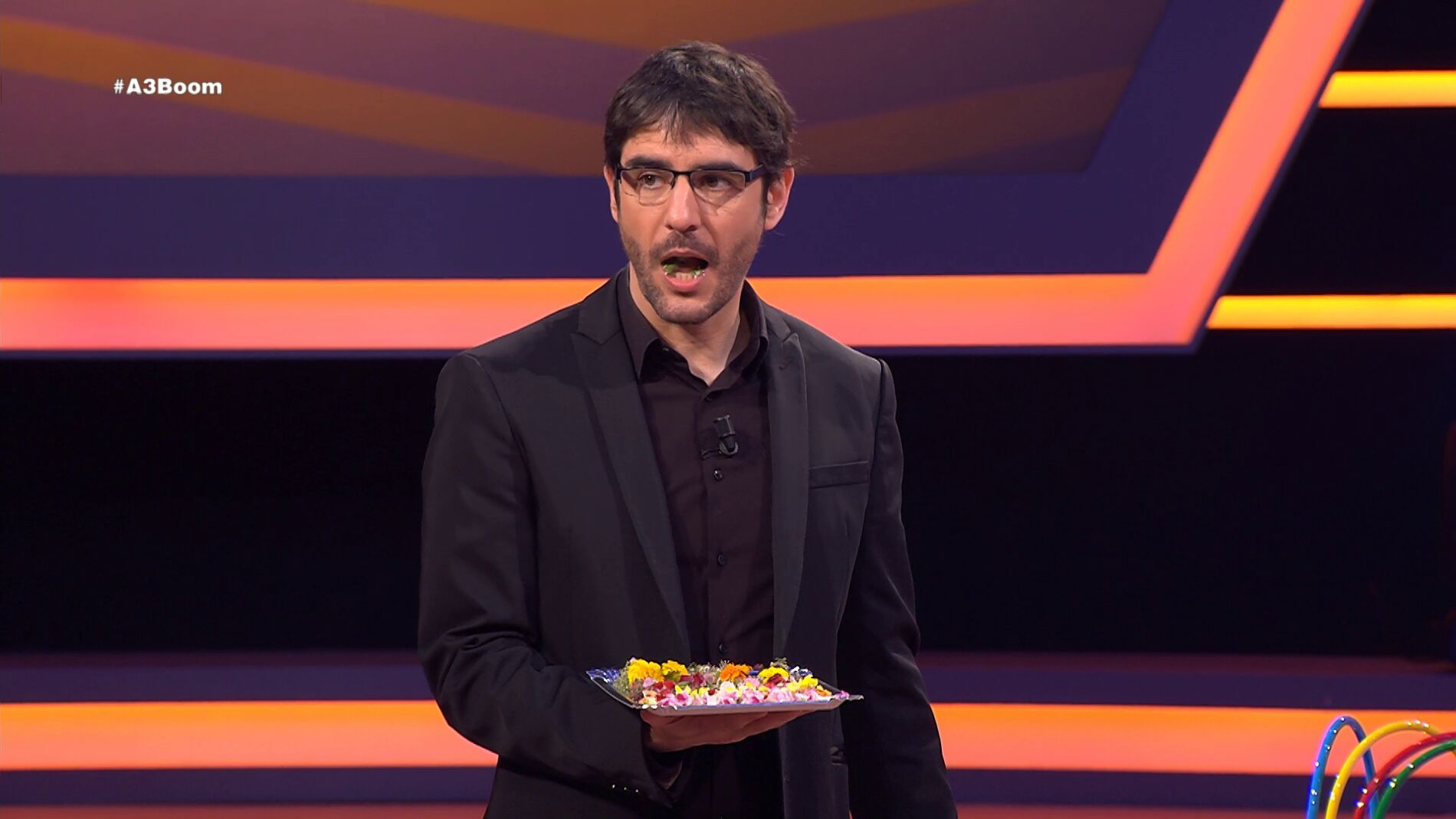 Juanra Bonet come flores en '&iexcl;Boom!'