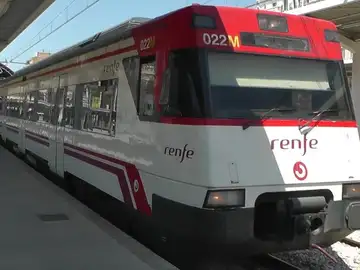 Un tren de Cercanías Un tren de Cercanías