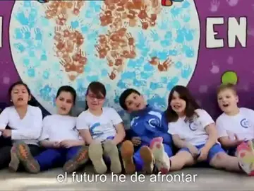 Frame 35.19263 de: Gloria Gaynor visita a los alumnos de un colegio que han versionado su “I will survive” Frame 35.19263 de: Gloria Gaynor visita a los alumnos de un colegio que han versionado su “I will survive”