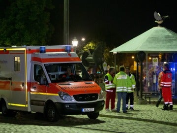 Efectivos sanitarios en el lugar de la explosión en Ansbach.