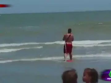 Frame 63.206547 de: La calma de este socorrista sorprende a Cristina Pedroche: "No tiene sangre en las venas" Frame 63.206547 de: La calma de este socorrista sorprende a Cristina Pedroche: "No tiene sangre en las venas"