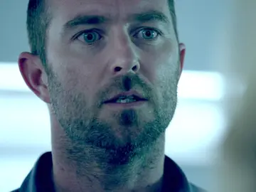 Weller, confundido con la identidad de Jane Weller, confundido con la identidad de Jane