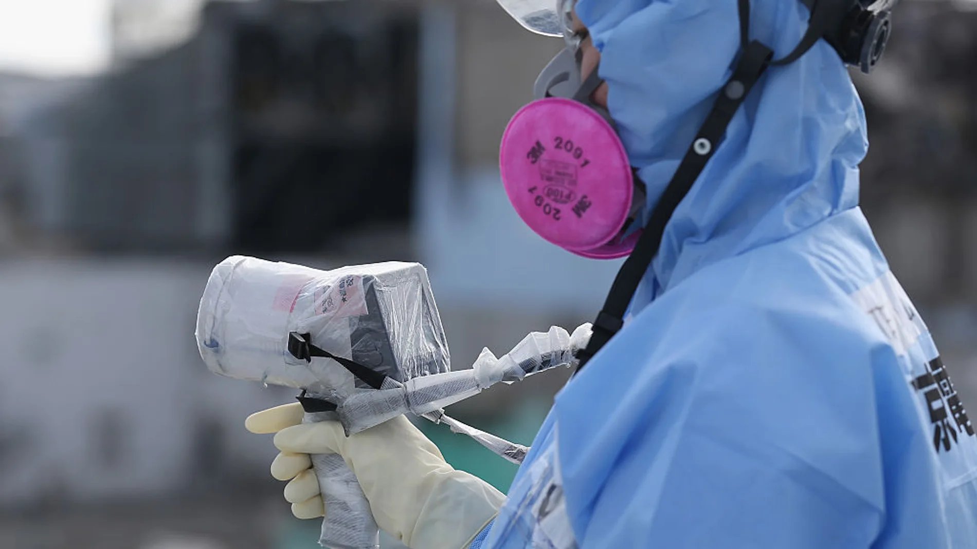 Un operario en Fukushima Un operario en Fukushima