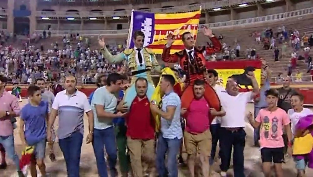 Frame 2.179547 de: Partidarios de las corridas de toros piden “libertad” en Mallorca