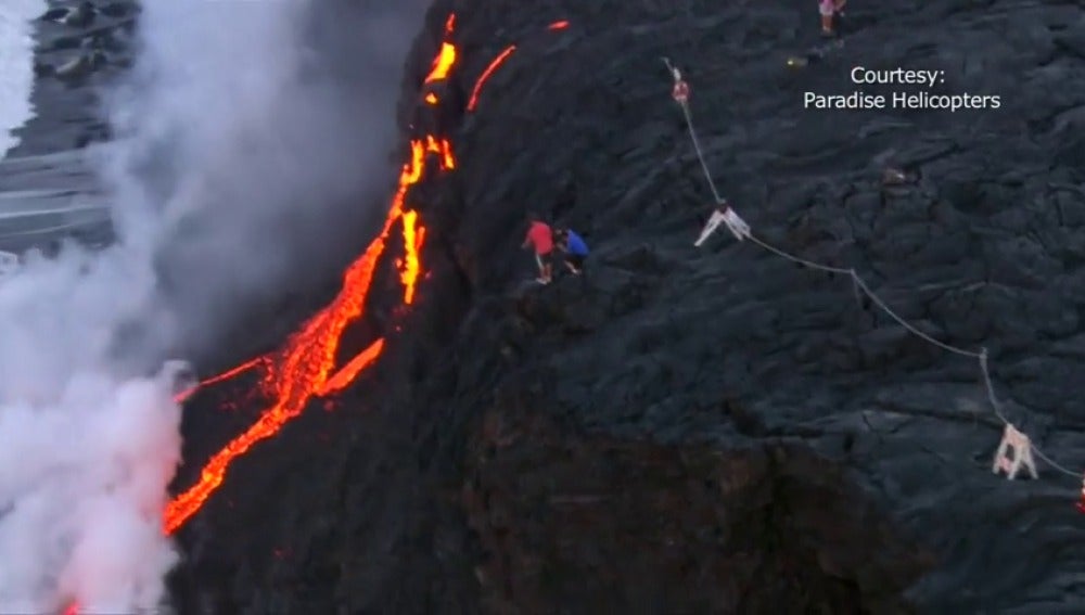 Frame 10.991855 de: Espectaculares imágenes de las erupciones contínuas del volcán Kaliuea