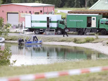 La policía alemana durante las labores de rescate La policía alemana durante las labores de rescate