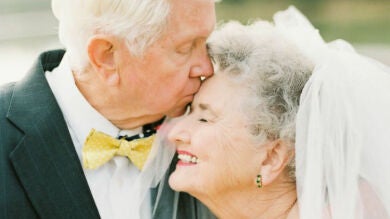 Recrean su boda 63 años después para demostrar que el amor no entiende de edad