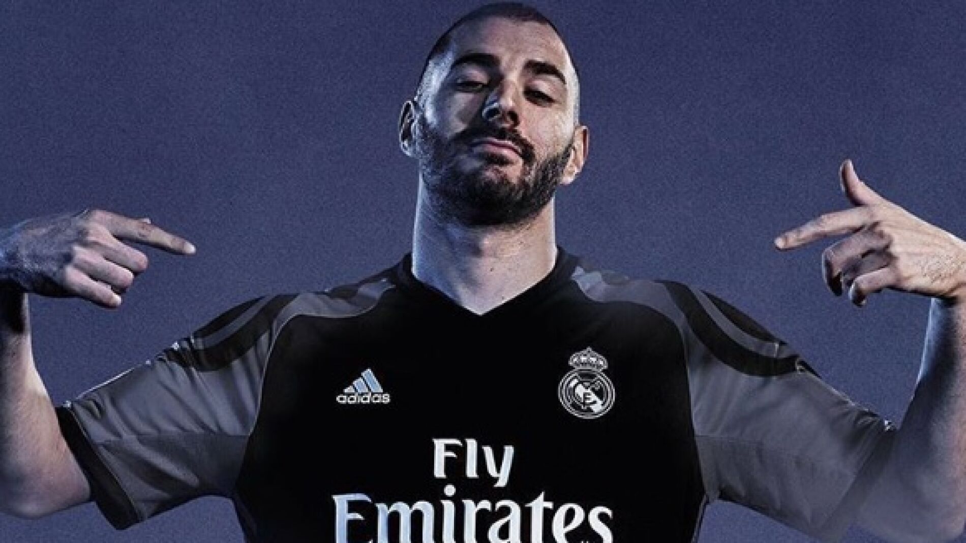Benzema presenta la tercera equipaci&oacute;n del Real Madrid