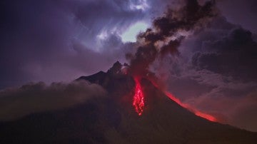 Un volc&aacute;n en erupci&oacute;n (29-07-2016)