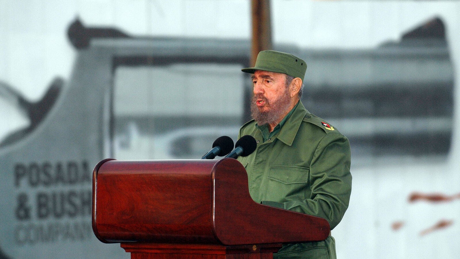 Fidel Castro llama a 