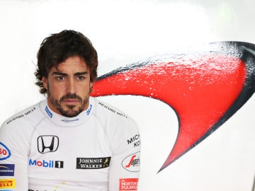 Fernando Alonso, pensativo en el GP de Alemania