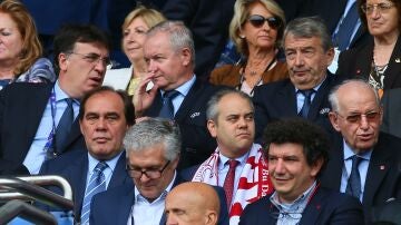 El Presidente de la TFF y el Ministro de Deportes turco en el Turquía-Croacia de la Eurocopa 2016