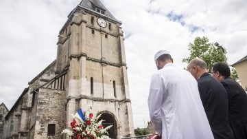 Homenaje al párroco de la iglesia de Saint-Etienne del pasado 29 de julio.