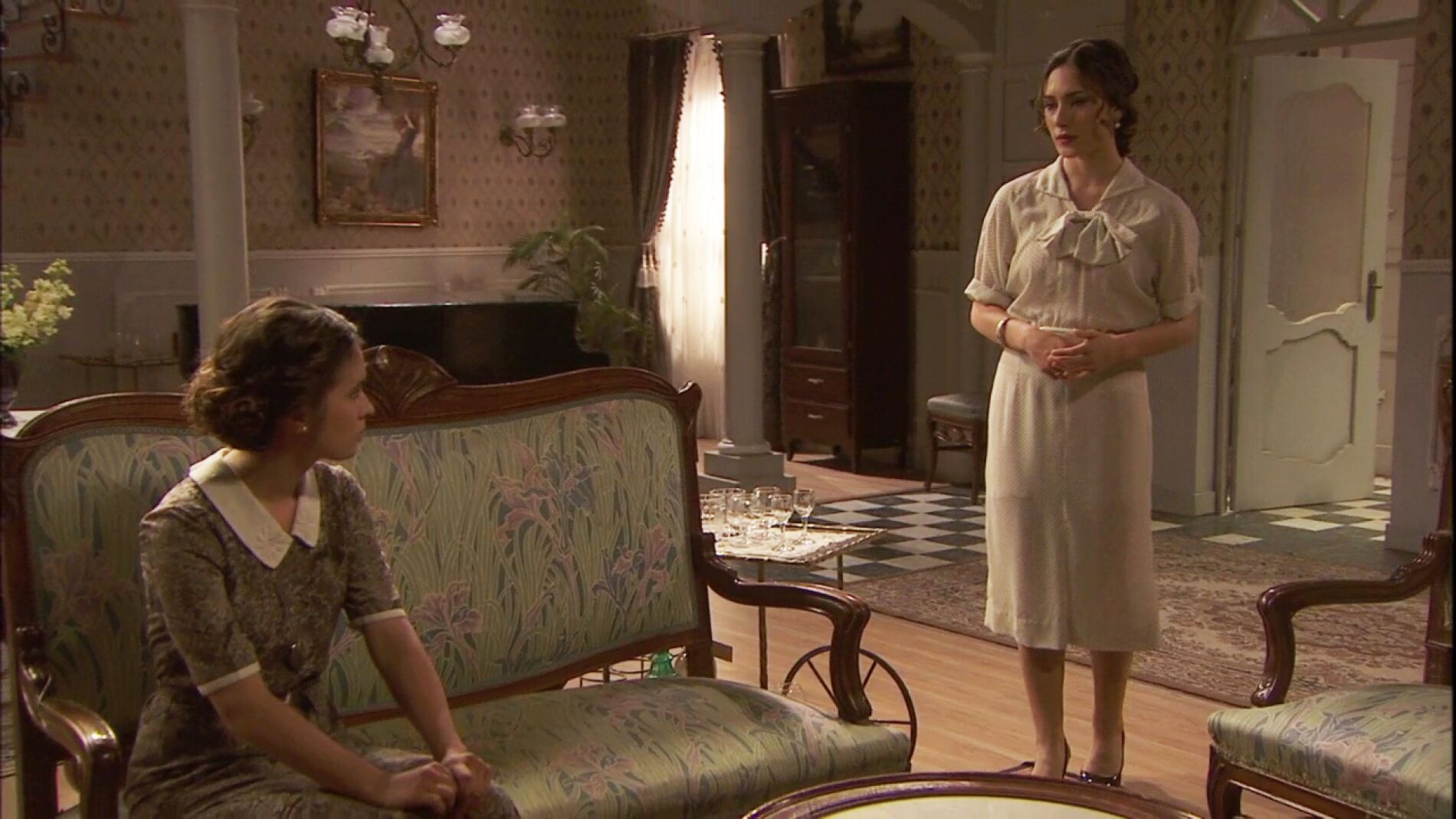 Camila intenta convencer a Beatriz