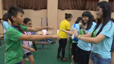 Niños chinos adoptados vuelven a China para recuperar sus raíces