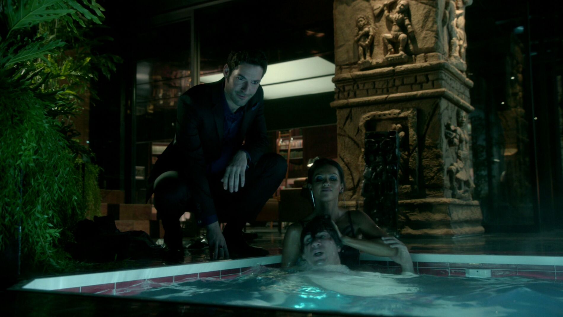 Maze seduce por Lucifer