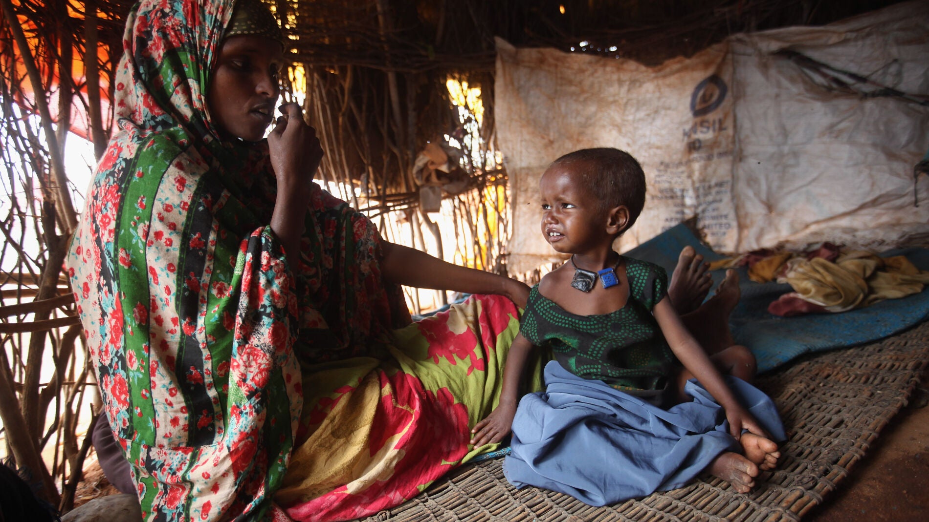 Mujer y ni&ntilde;a en Somalia