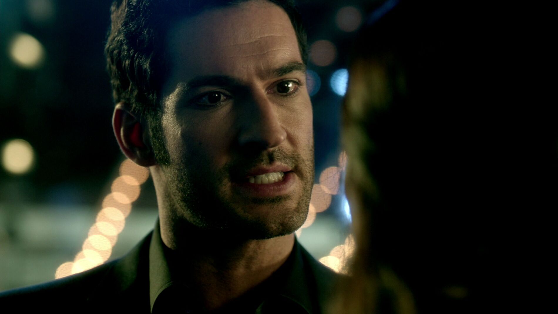 Lucifer discute con Maze