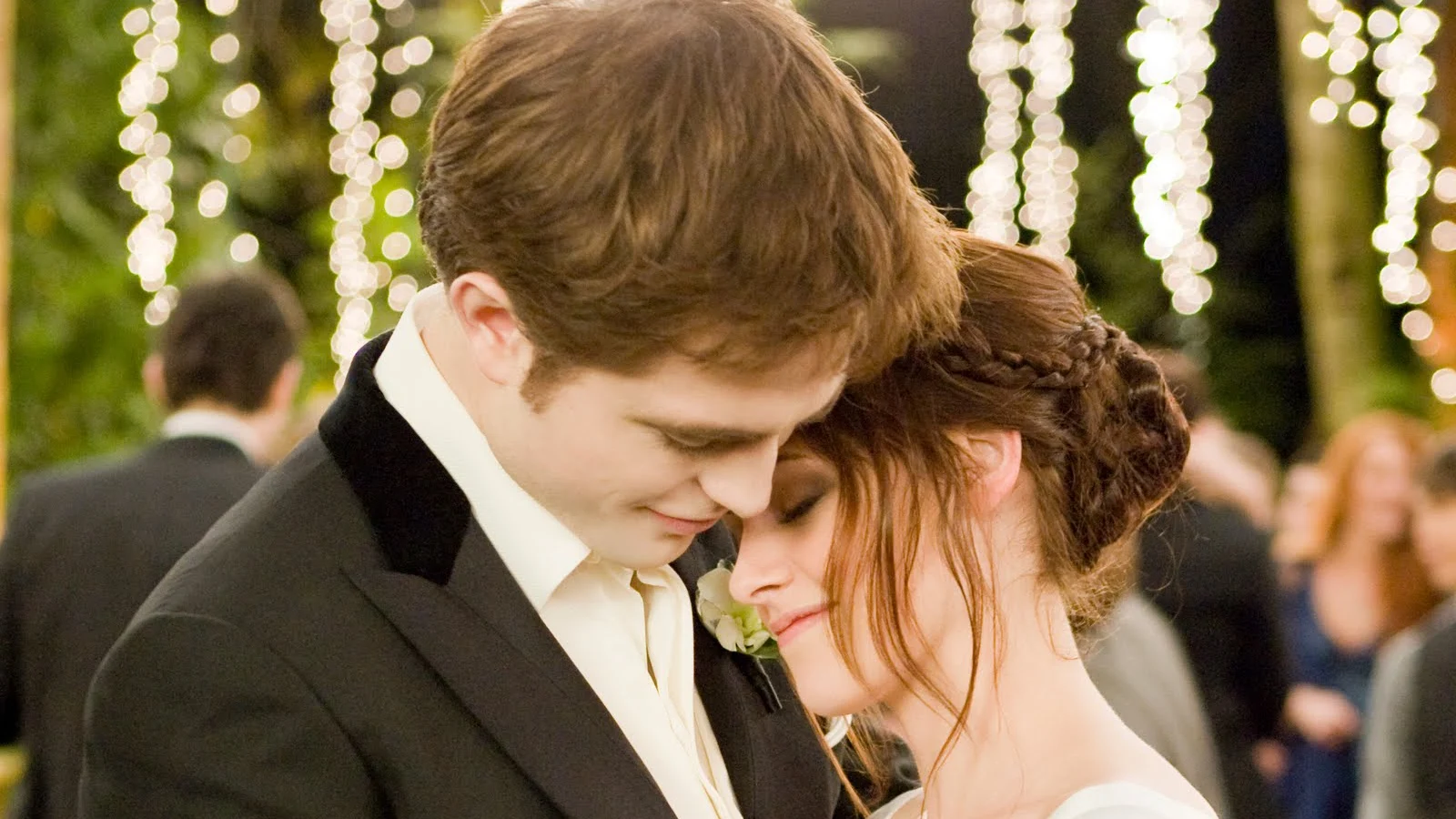 Bella y Edward en 'Crepúsculo' Bella y Edward en 'Crepúsculo'