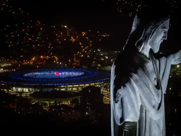 Estadio Maracaná con el Cristo Redentor de Brasil (01-08-2016) Estadio Maracaná con el Cristo Redentor de Brasil (01-08-2016)
