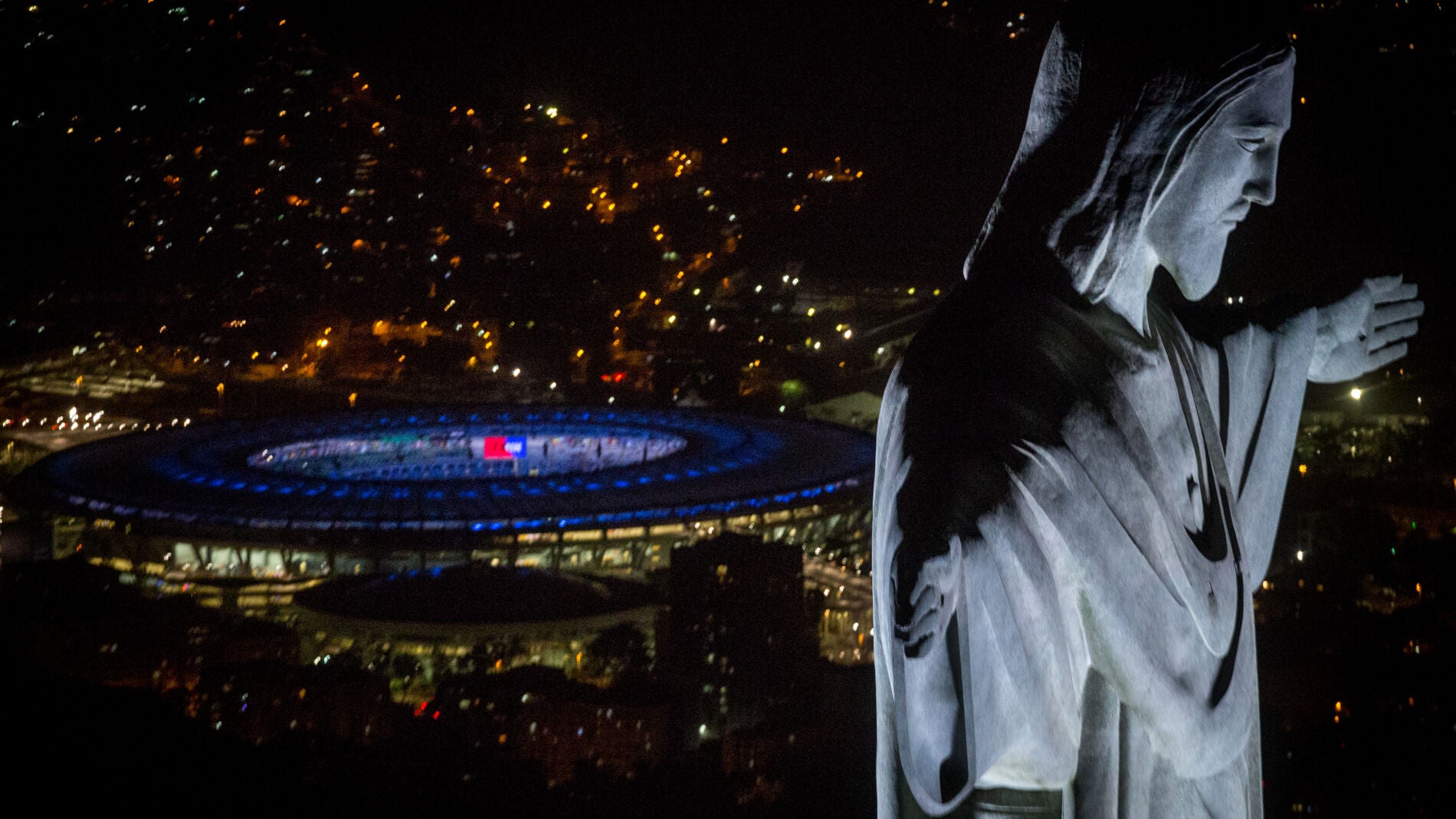 Estadio Maracan&aacute; con el Cristo Redentor de Brasil (01-08-2016)