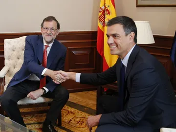Mariano Rajoy y Pedro Sánchez se reúnen en el Congreso Mariano Rajoy y Pedro Sánchez se reúnen en el Congreso