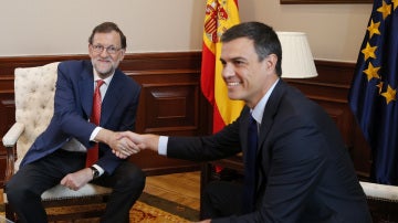 Mariano Rajoy y Pedro Sánchez se reúnen en el Congreso