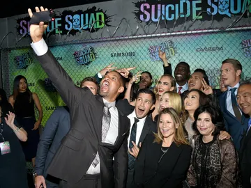 El equipo de Escuadrón Suicida se hace una fotografía en la premiere mundial de la película El equipo de Escuadrón Suicida se hace una fotografía en la premiere mundial de la película