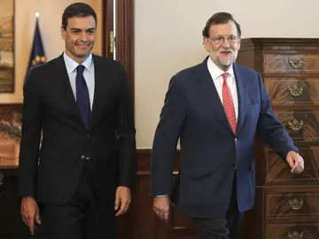 Mariano Rajoy y Pedro Sánchez a su llegada a la reunión Mariano Rajoy y Pedro Sánchez a su llegada a la reunión