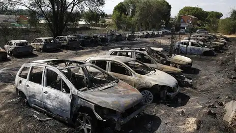 Incendio en un aparcamiento cerca del aeropuerto de Barajas Incendio en un aparcamiento cerca del aeropuerto de Barajas