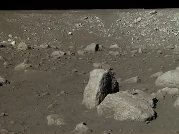 Imagen de la superficie lunar proporcionada por Yutu Imagen de la superficie lunar proporcionada por Yutu