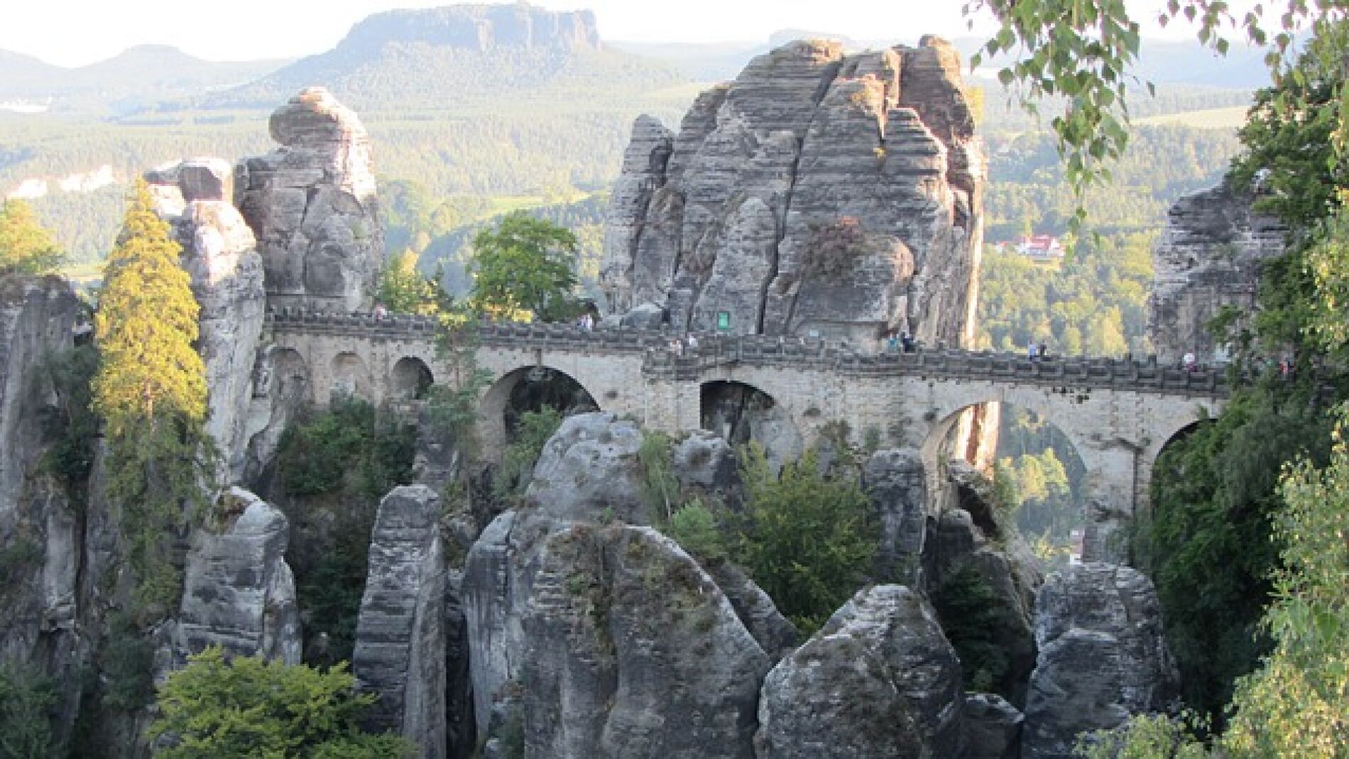Monta&ntilde;as de arenisca del Elba