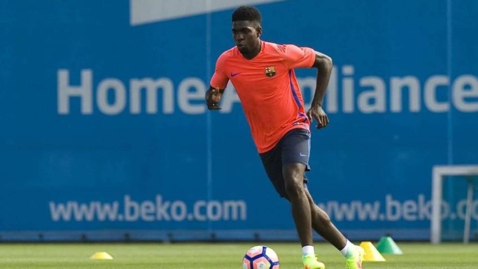 Umtiti se ejercita en la Ciudad deportiva Joan Gamper